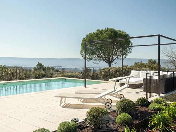 5 Bedroom Villa/House in Gordes 16