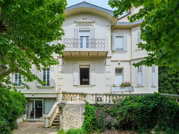 4 Bedroom Villa/House in Marseille 4