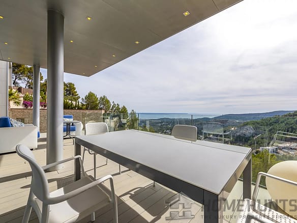 6 Bedroom Villa/House in Palma 2
