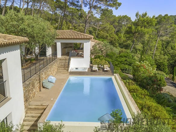 Villa/House For Sale in Lorgues 4