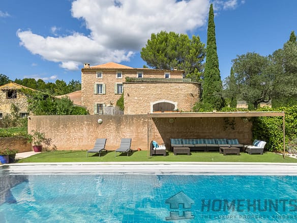 7 Bedroom Villa/House in St Saturnin Les Apt 6