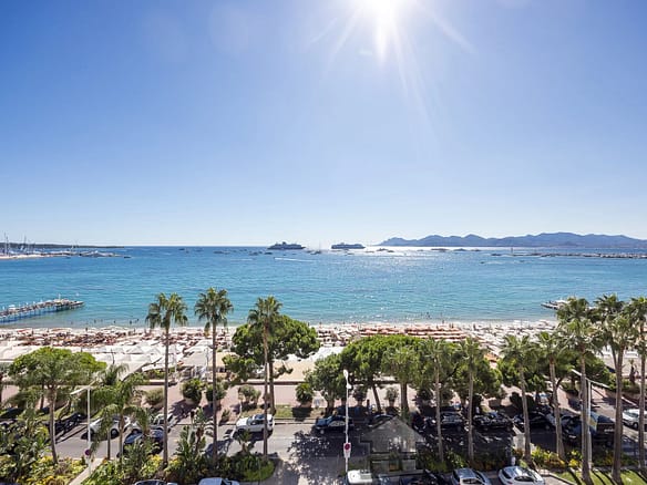 1 Bedroom Apartment in Cannes 7