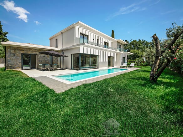 4 Bedroom Villa/House in Mougins 3