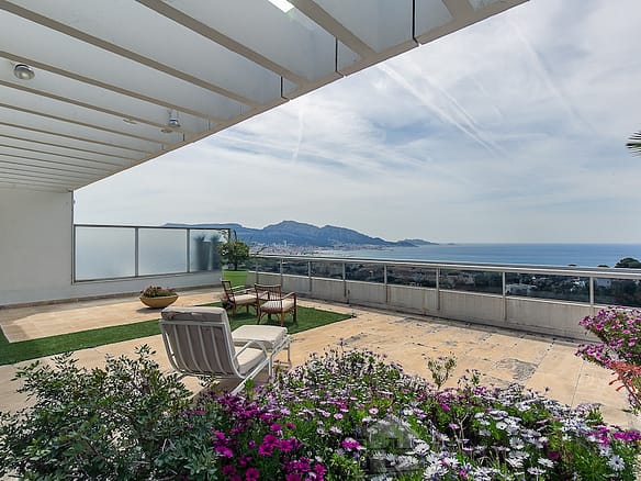 Apartment For Sale in Marseille 26