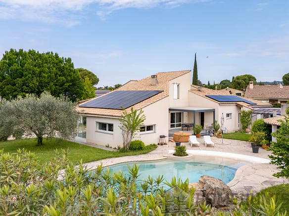 7 Bedroom Villa/House in Vaison La Romaine 32