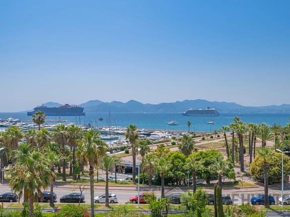 3 Bedroom Apartment in Cannes 3