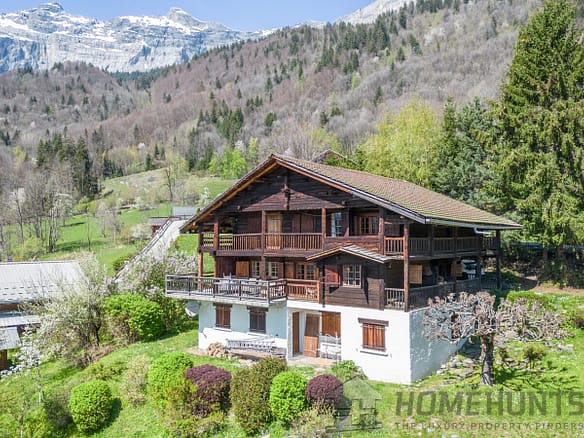 6 Bedroom Chalet in Servoz 2