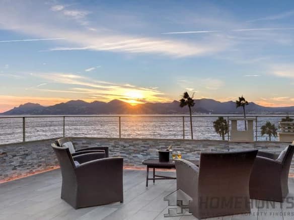 4 Bedroom Apartment in Cannes 32
