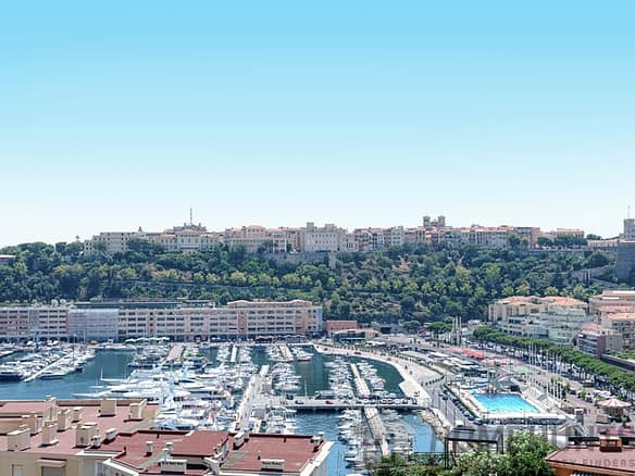 2 Bedroom Apartment in Monaco 32