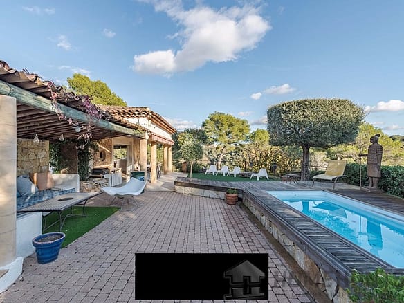 9 Bedroom Villa/House in Auribeau Sur Siagne 6