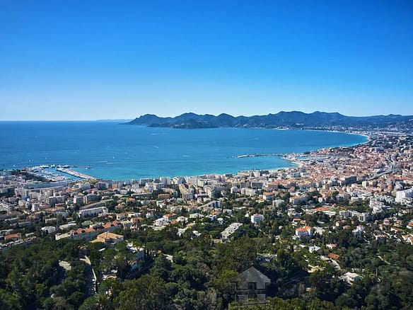 5 Bedroom Villa/House in Cannes 2