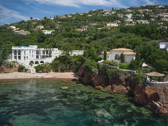 6 Bedroom Villa/House in Agay 18