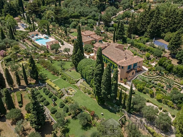 7 Bedroom Villa/House in Grasse 30