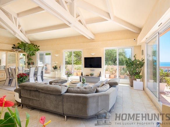 3 Bedroom Apartment in Nice 20