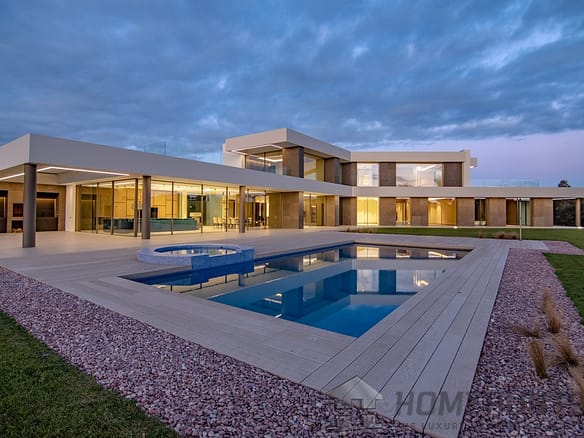 5 Bedroom Villa/House in Girona 8