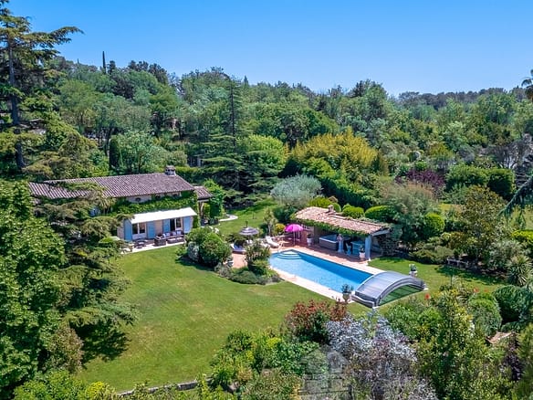 6 Bedroom Villa/House in Chateauneuf Grasse 16