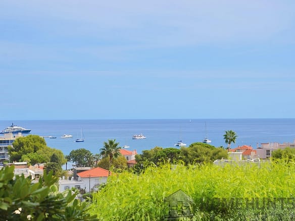3 Bedroom Apartment in Antibes 8