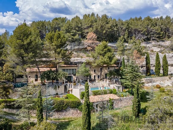 5 Bedroom Villa/House in Goult 6