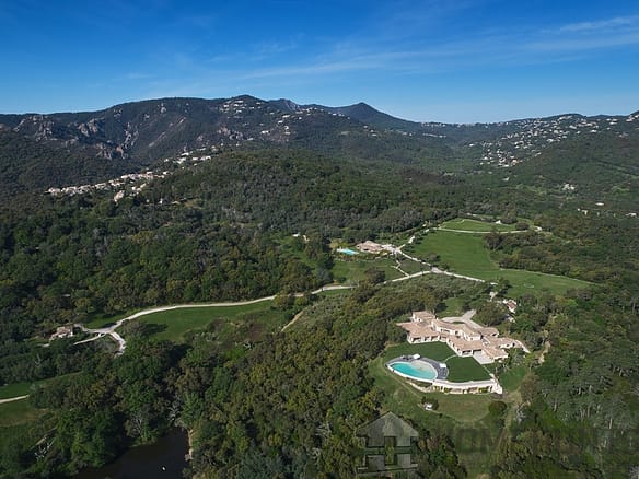 17 Bedroom Villa/House in Mandelieu La Napoule 20