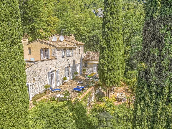 9 Bedroom Villa/House in Tourrettes Sur Loup 28