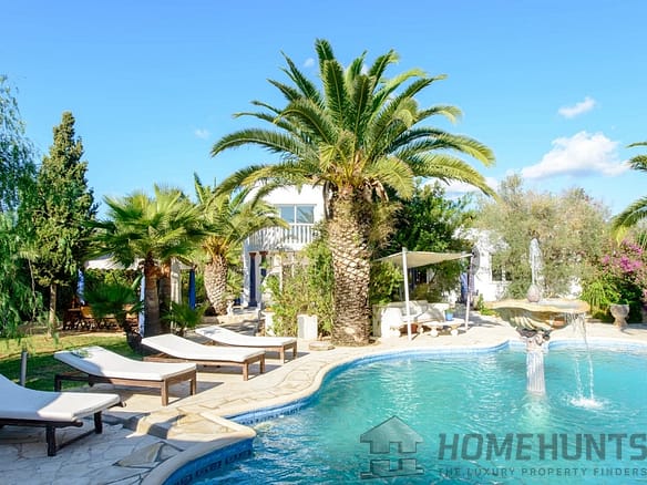 5 Bedroom Villa/House in Sant Jordi 32