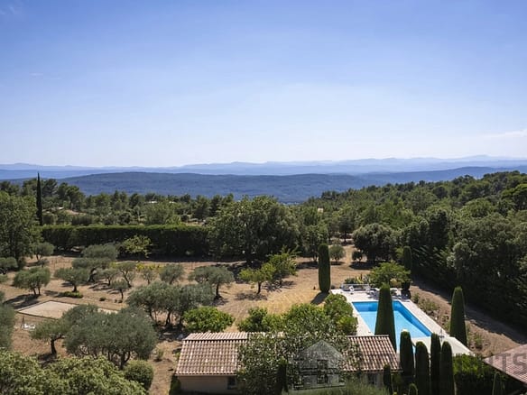 7 Bedroom Villa/House in Tourtour 30