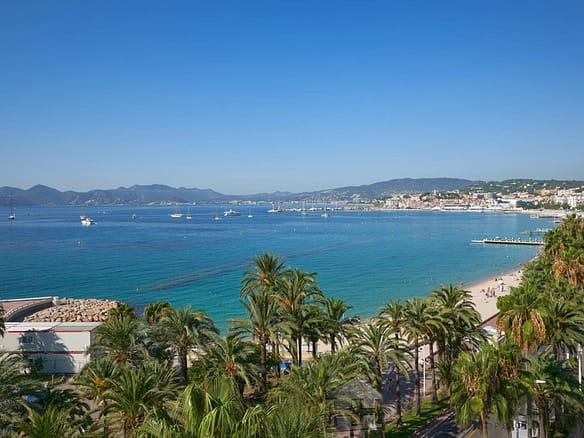 2 Bedroom Apartment in Cannes 6