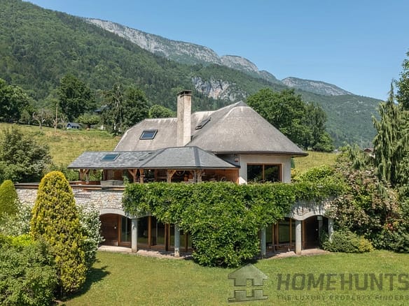 6 Bedroom Villa/House in Lathuile 18