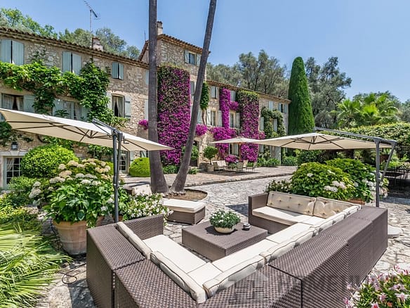 13 Bedroom Villa/House in Grasse 18
