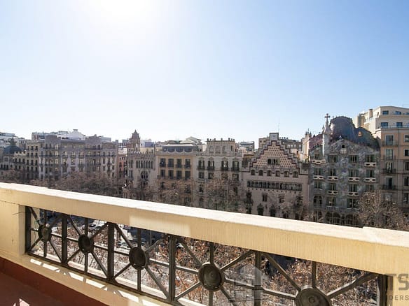 3 Bedroom Apartment in Barcelona 4