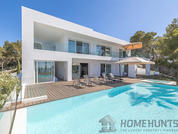 4 Bedroom Villa/House in Cala Moli 2