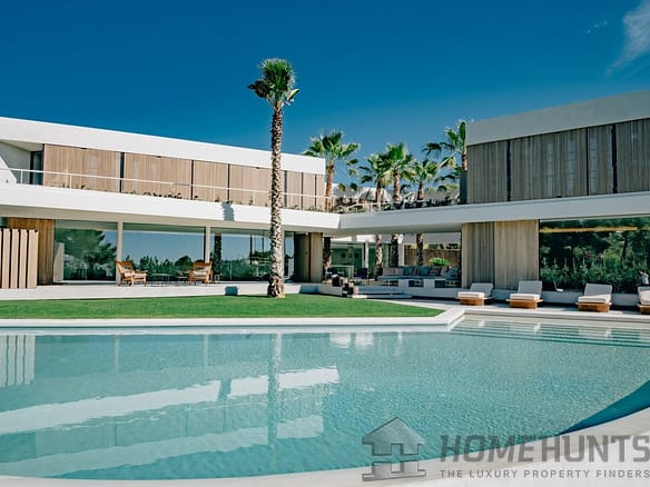 4 Bedroom Villa/House in Es Cubells 7