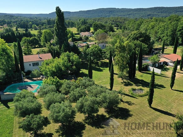 6 Bedroom Villa/House in Villecroze 22