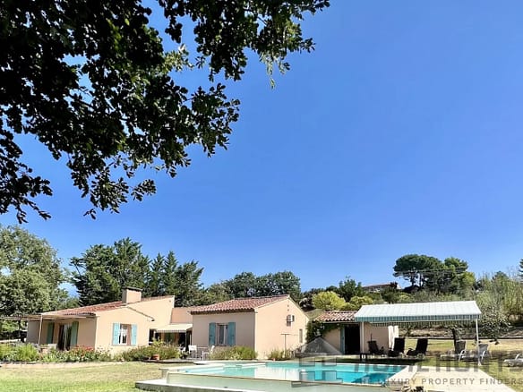 4 Bedroom Villa/House in Goult 12