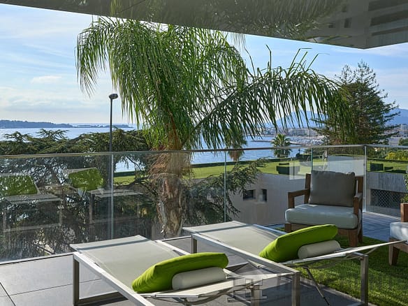 2 Bedroom Apartment in Cannes 2