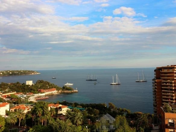 3 Bedroom Apartment in Beausoleil 32