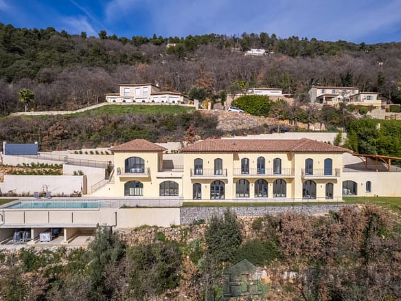 6 Bedroom Villa/House in Speracedes 34