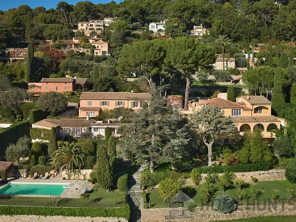 13 Bedroom Villa/House in Mougins 26