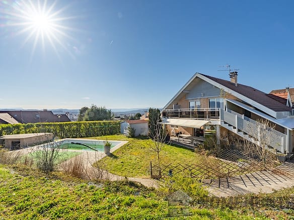 5 Bedroom Villa/House in Annecy Le Vieux 2