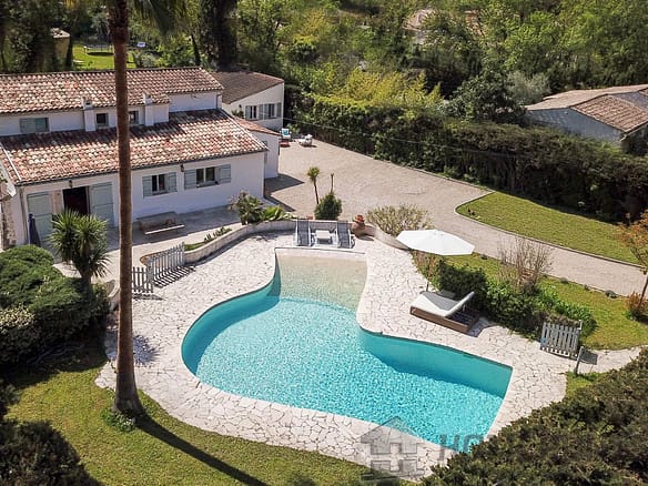 5 Bedroom Villa/House in Opio 10