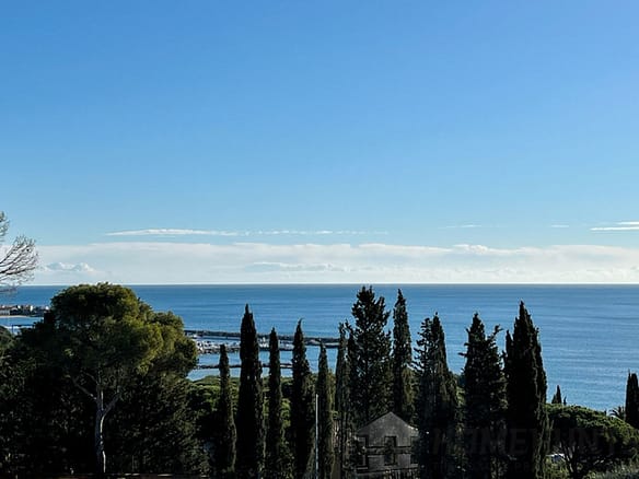 3 Bedroom Apartment in Les Issambres 2