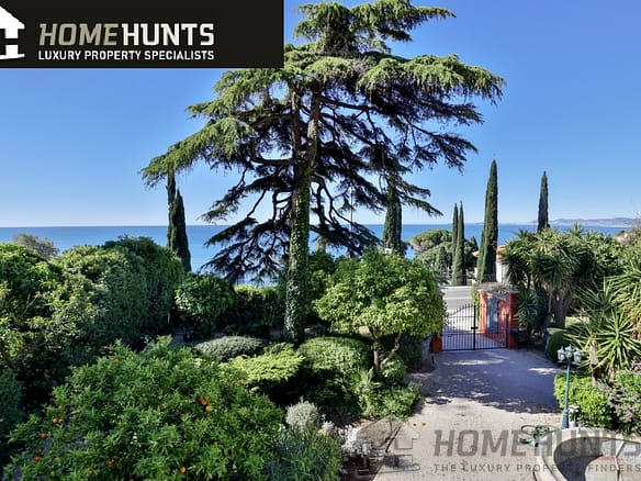 3 Bedroom Apartment in Nice 2