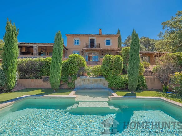 6 Bedroom Villa/House in Plan De La Tour 32