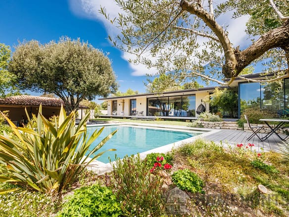 4 Bedroom Villa/House in Apt 9