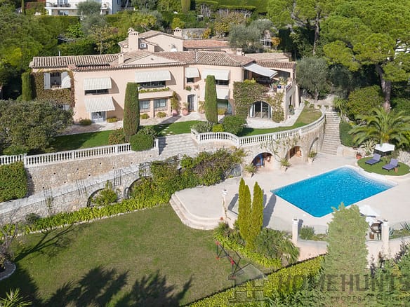 8 Bedroom Villa/House in Mougins 24