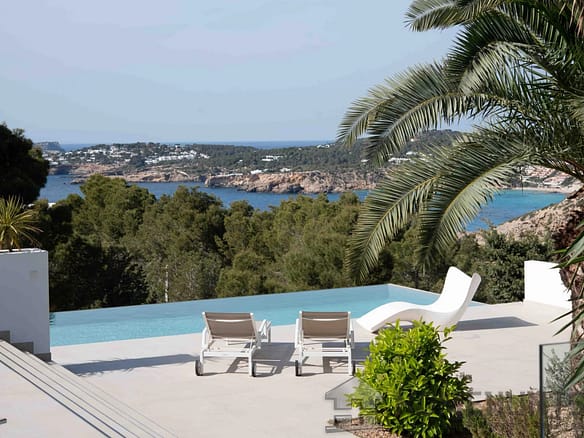 4 Bedroom Villa/House in Cala Moli 26