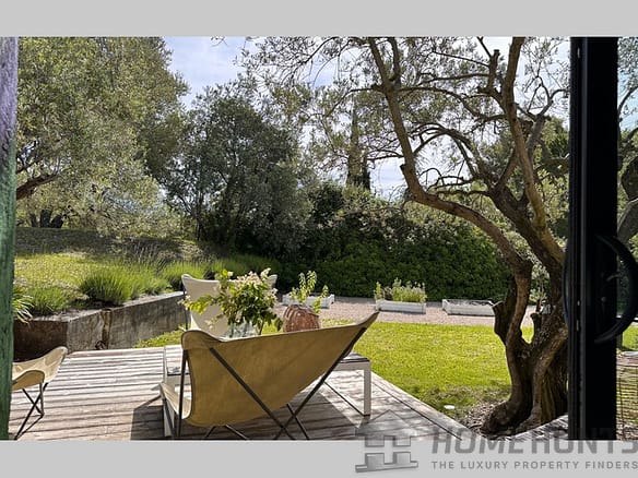 2 Bedroom Villa/House in Crillon Le Brave 10