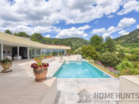 Villa/House For Sale in Salernes 2