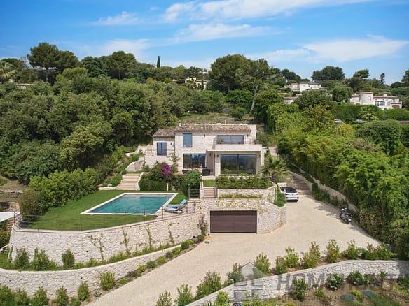 5 Bedroom Villa/House in La Colle Sur Loup 2