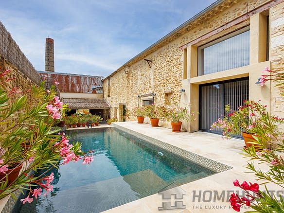 5 Bedroom Villa/House in Althen Des Paluds 10